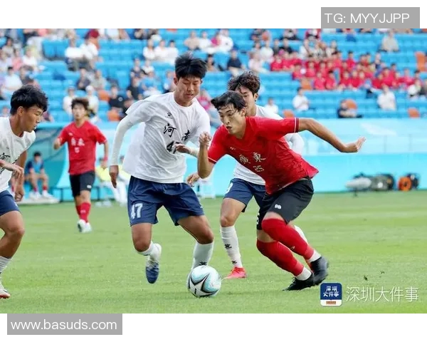 深圳足球队整体压制战术解析与应用探讨 深圳足球队整体压制战术解析与应用探讨