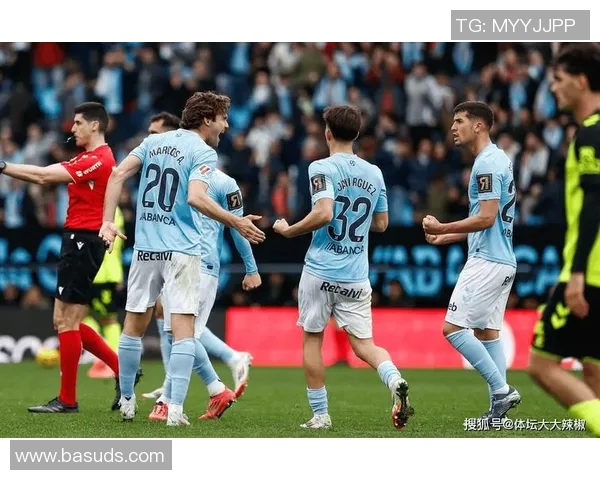 西甲球队开启训练备战新赛季,豪门争冠或再掀激烈较量 西甲球队开启训练备战新赛季,豪门争冠或再掀激烈较量